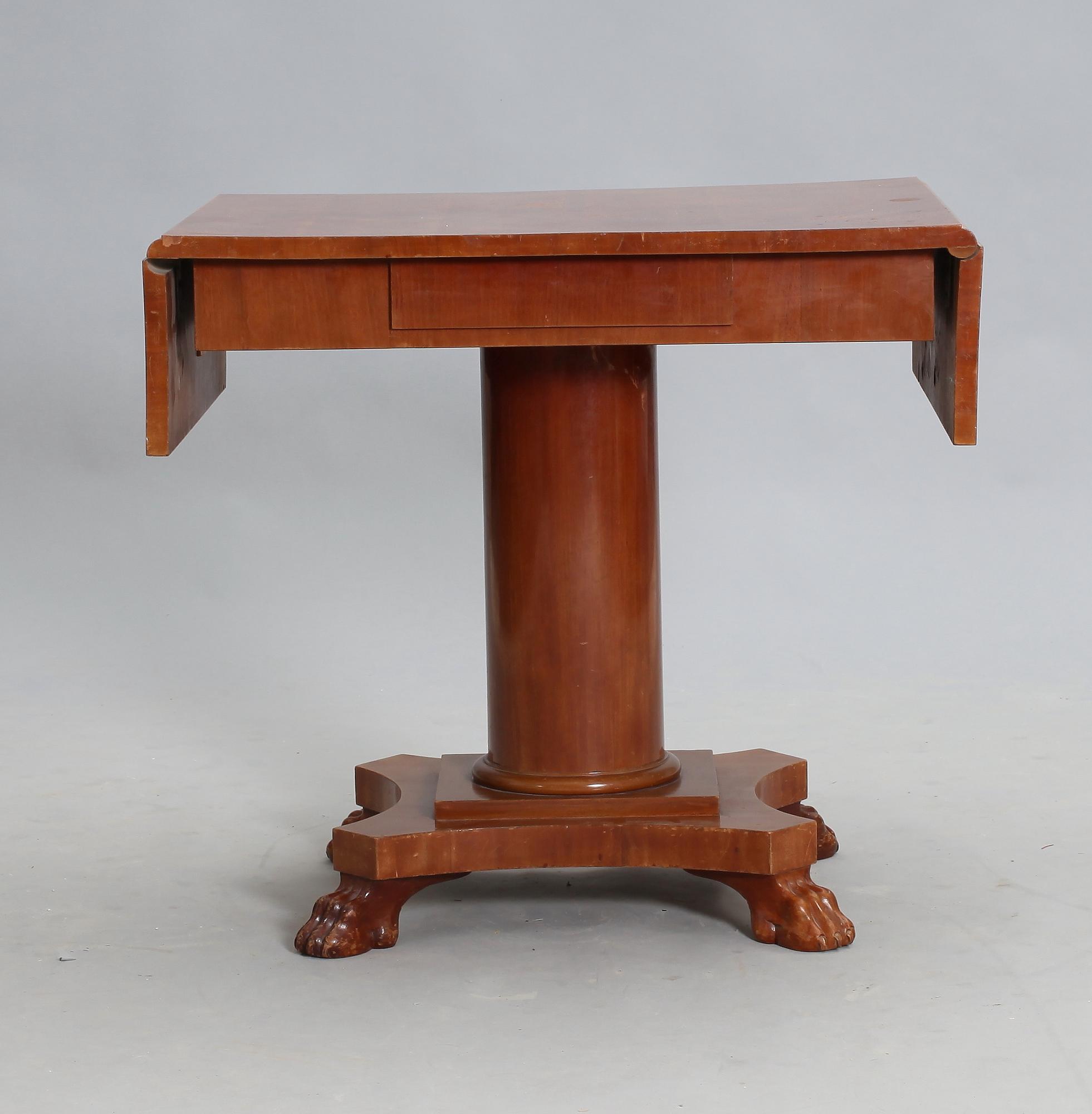 KLAFFBORD, Karl Johanstil, 1900-tal.