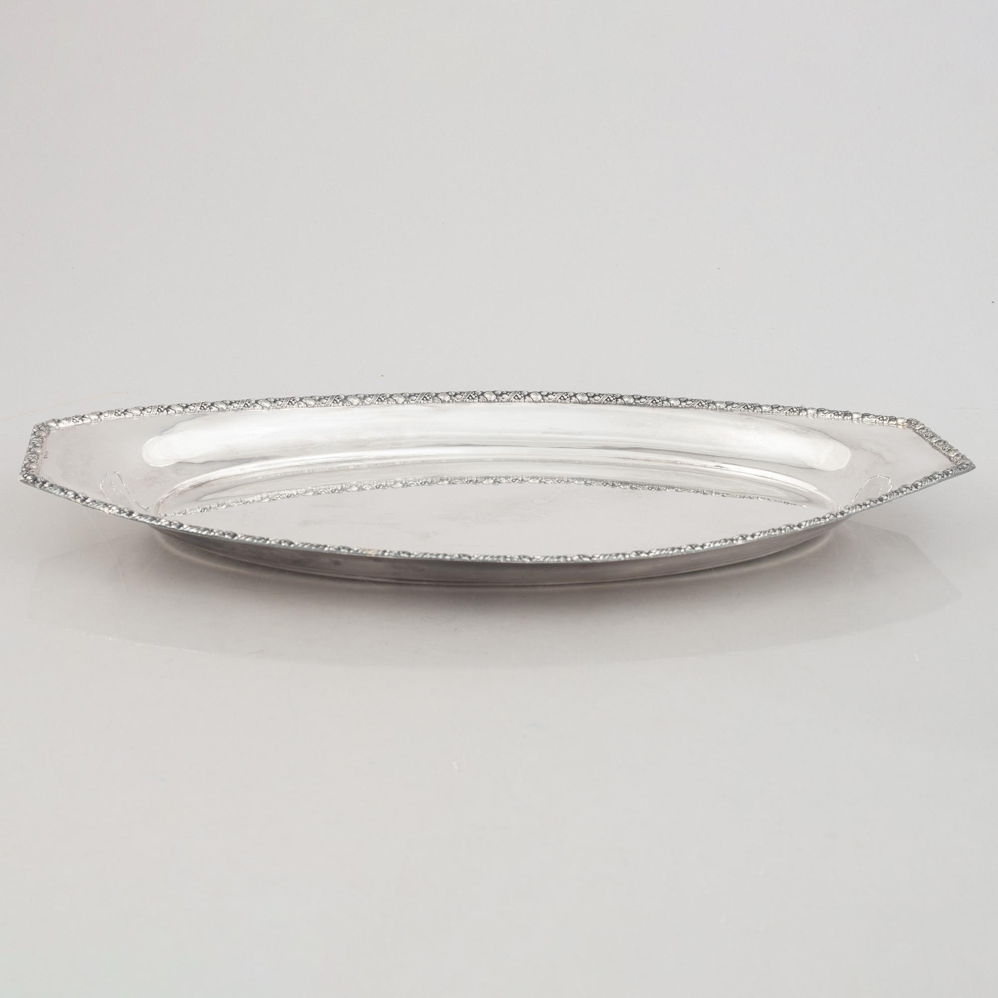 Serveringsfat, silver, svensk importstämpel, C.A. Kjernås Eftr, Göteborg 1917.