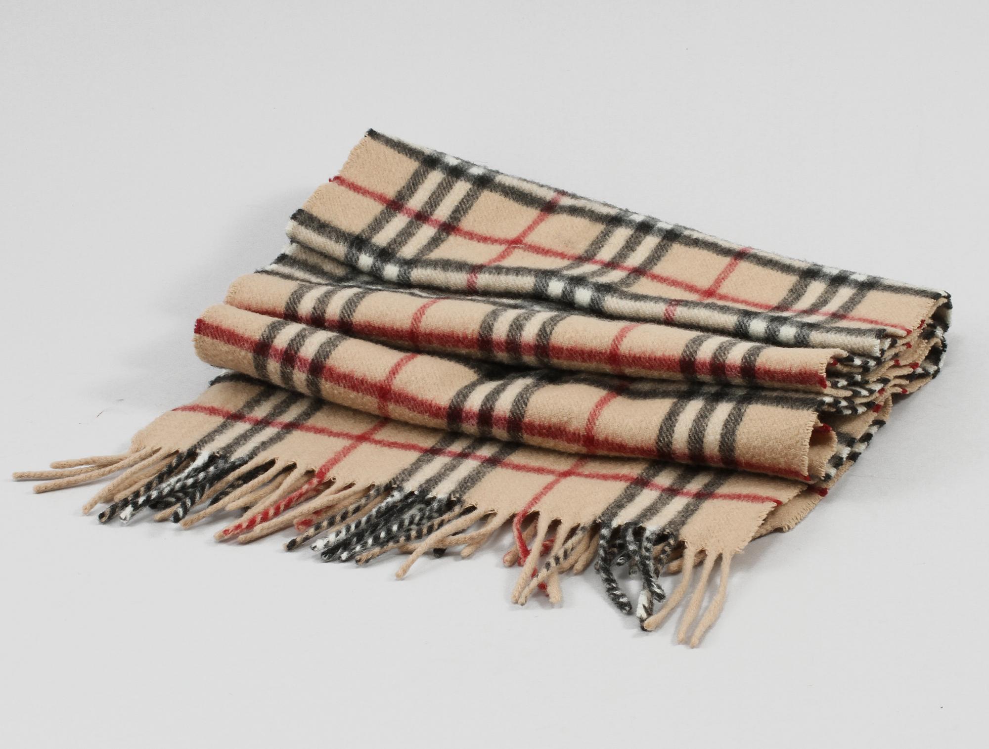 HALSDUK, Burberry.