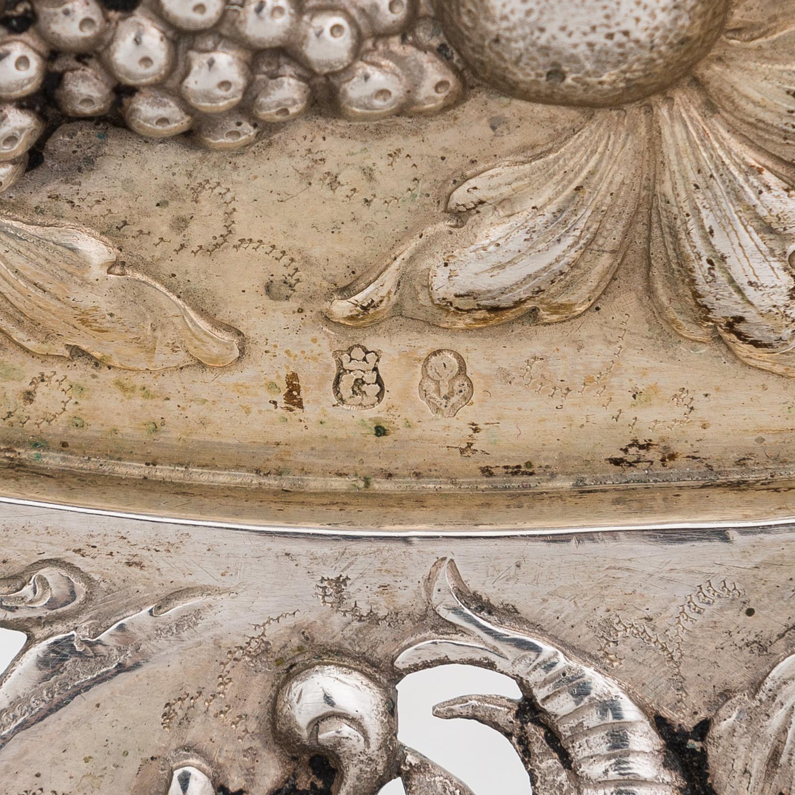 A late 18th-century silver fruit bowl, presumably Hanau pseudo marks.