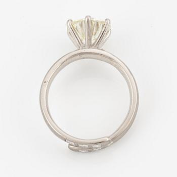Ring platina med en rund briljantslipad diamant 4.10 ct enligt gravyr.