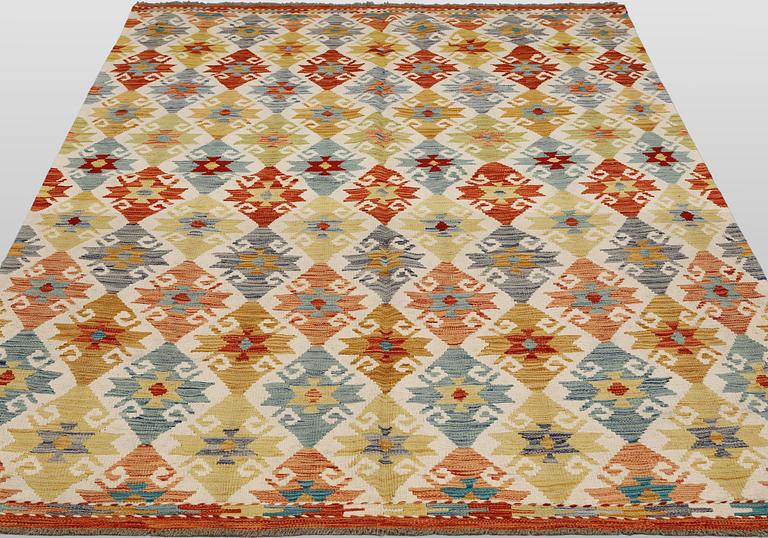 A Kilim rug, approx. 254 x 174 cm.