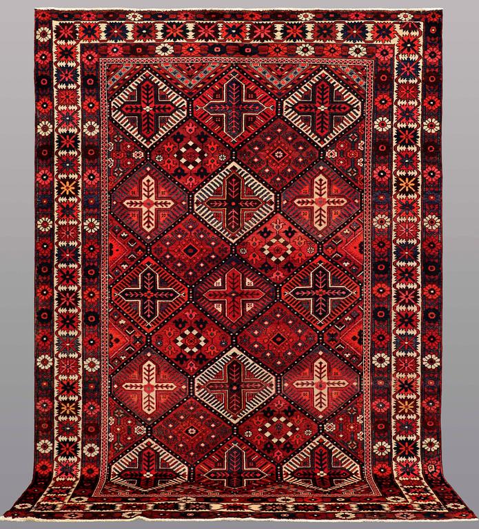 A CARPET, Baktiari, ca 295 x 208 cm.