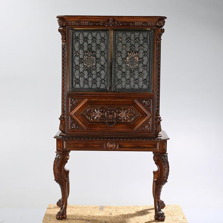 BARSKÅP, barockstil, 1900-talets andra hälft.