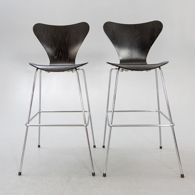 Arne Jacobsen, barstolar, ett par, "Sjuan", Fritz Hansen, 2000-tal.