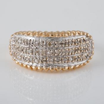 RING, 18K guld med fasettslipade diamanter. Vikt 4,0 gram.