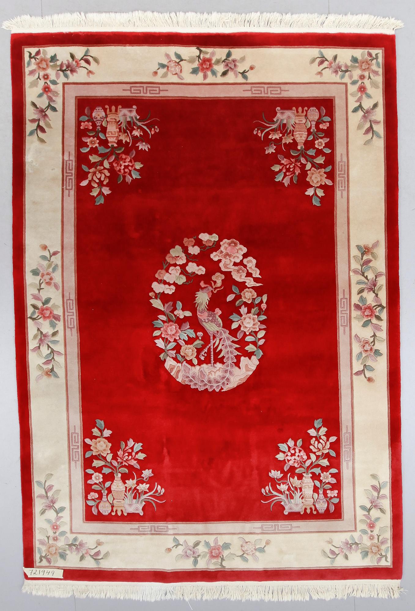 MATTA, Kina, ca 306 x 213 cm.