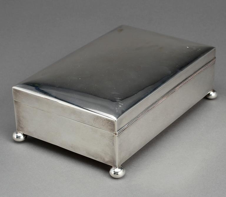 SKRIN, silver, GAB, Stockholm, 1928. Vikt inkl inredning i trä ca 926 gram.