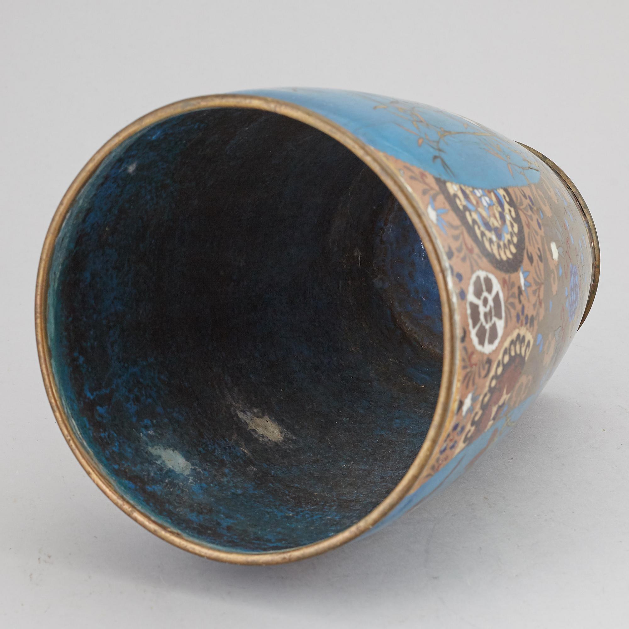 A Japanese cloisonne vase, 20th century.