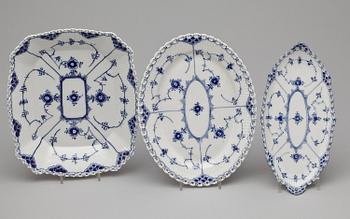 MAT- samt KAFFESERVIS, 151 delar, porslin, "Musselmalet", Royal Copenhagen, 1900-tal.