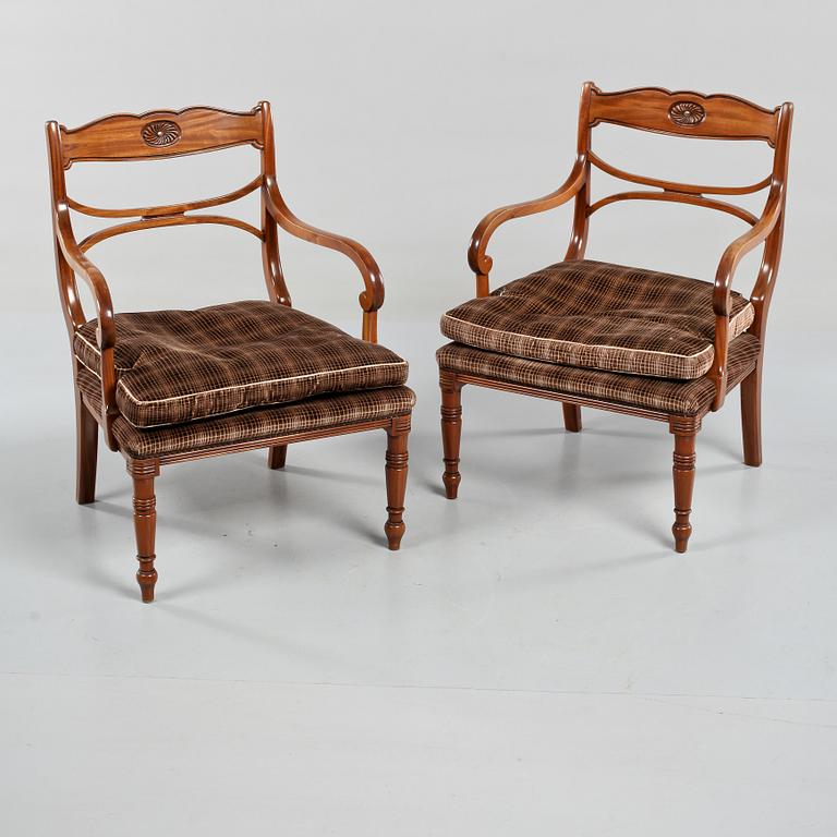 KARMSTOLAR, ett par, 1900-talets andra hälft.