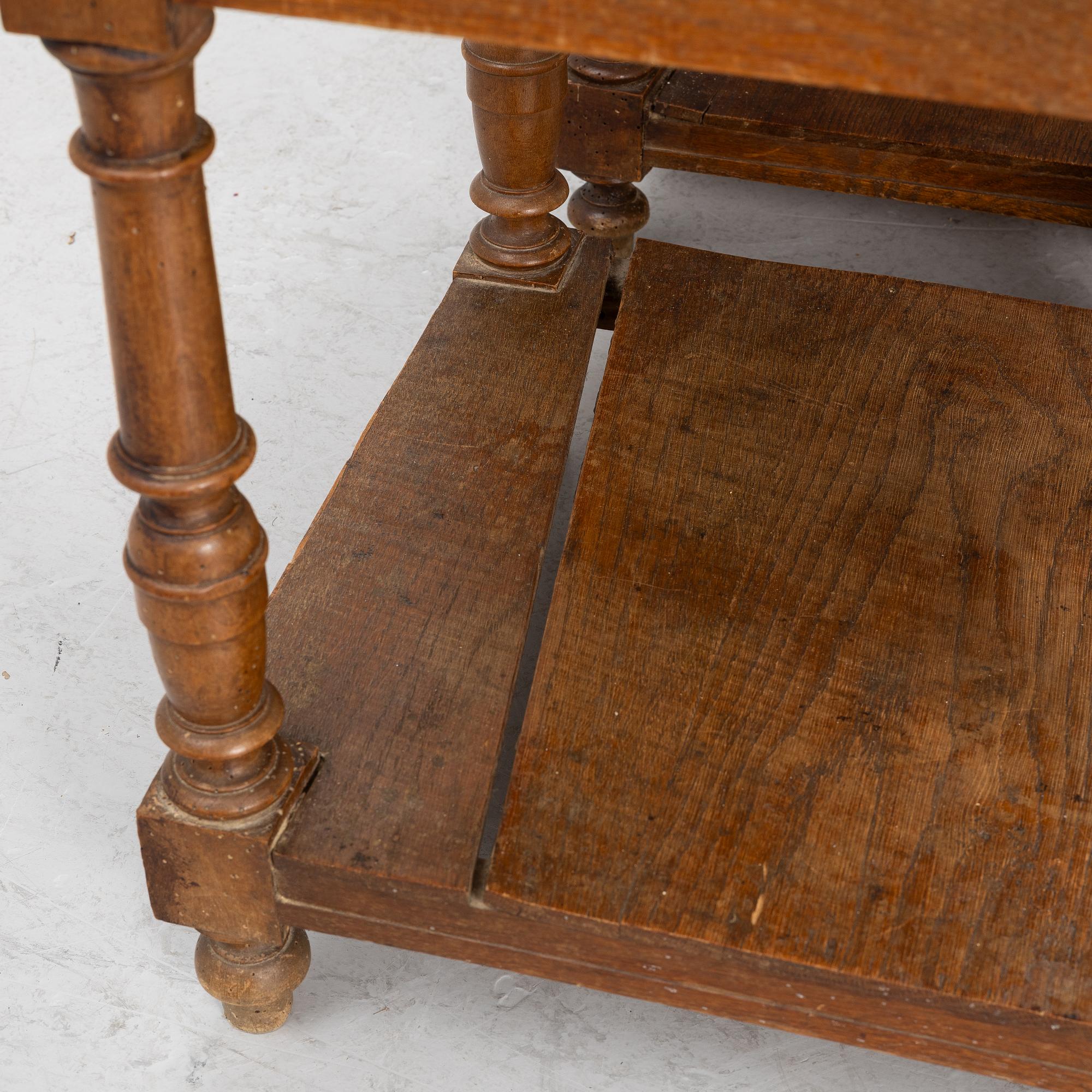 Á pair of bedside tables, circa 1900.