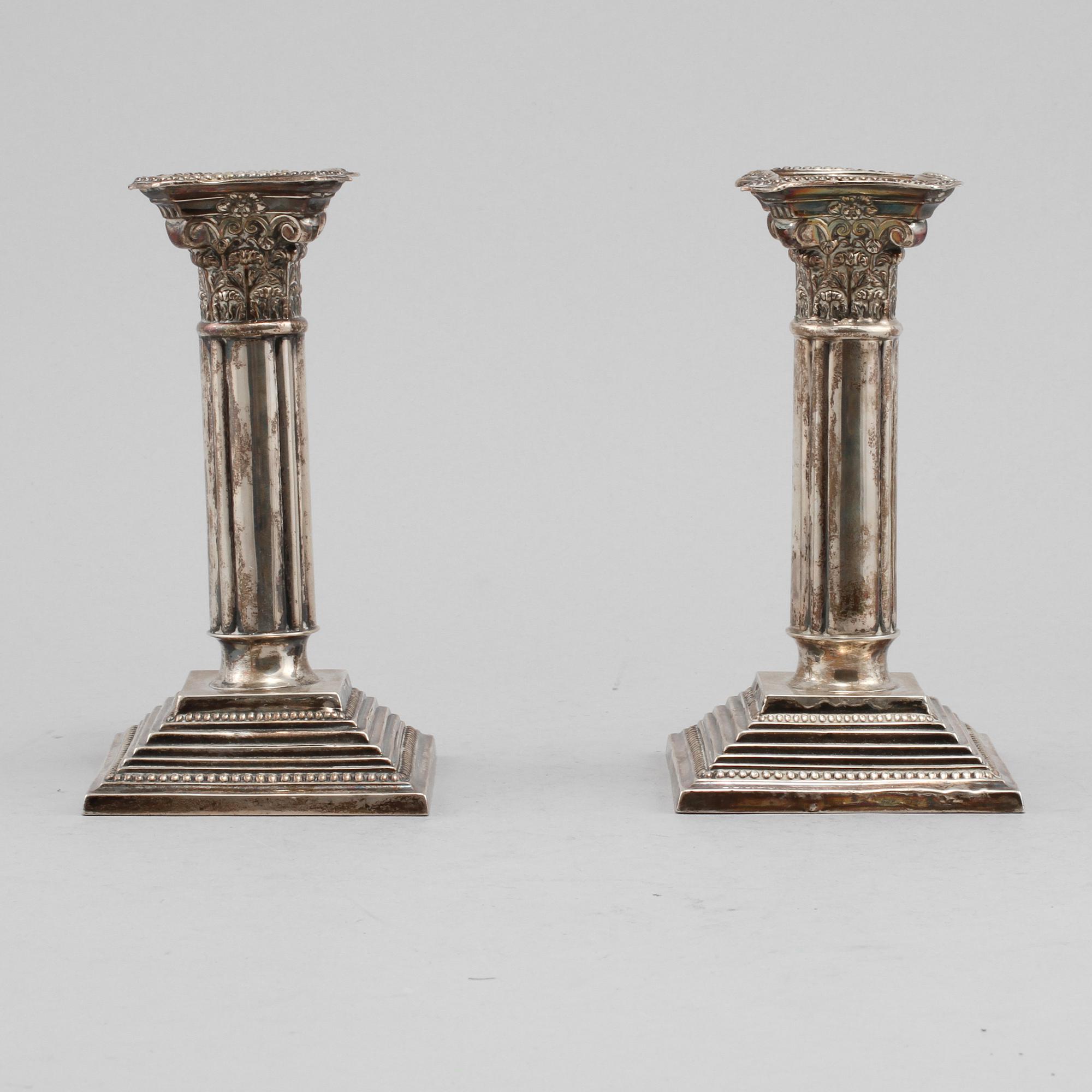 LJUSSTAKAR, ett par, silver, Birmingham, 1909.