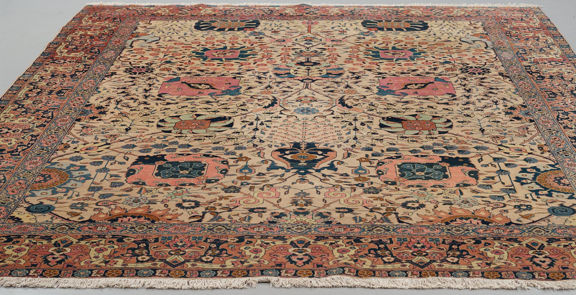 Matta, semiantik Täbris Petag, ca 393,5 x 303 cm.