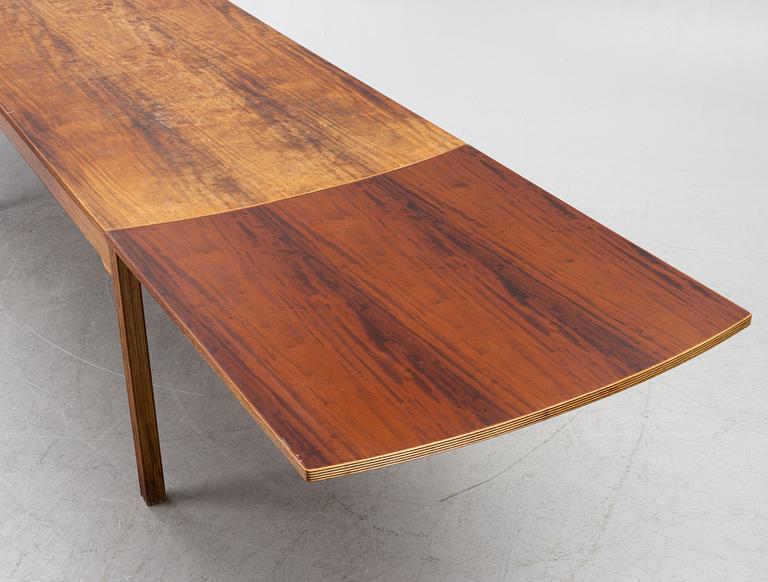 A Skandivanian dining table, 1950's/60's.