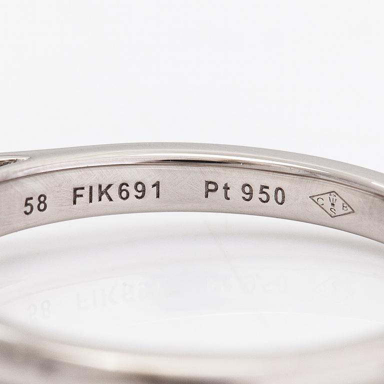 Cartier, ring, platina och diamant ca 0.53 ct. Märkt Cartier, FIK691 58. Med certifikat.