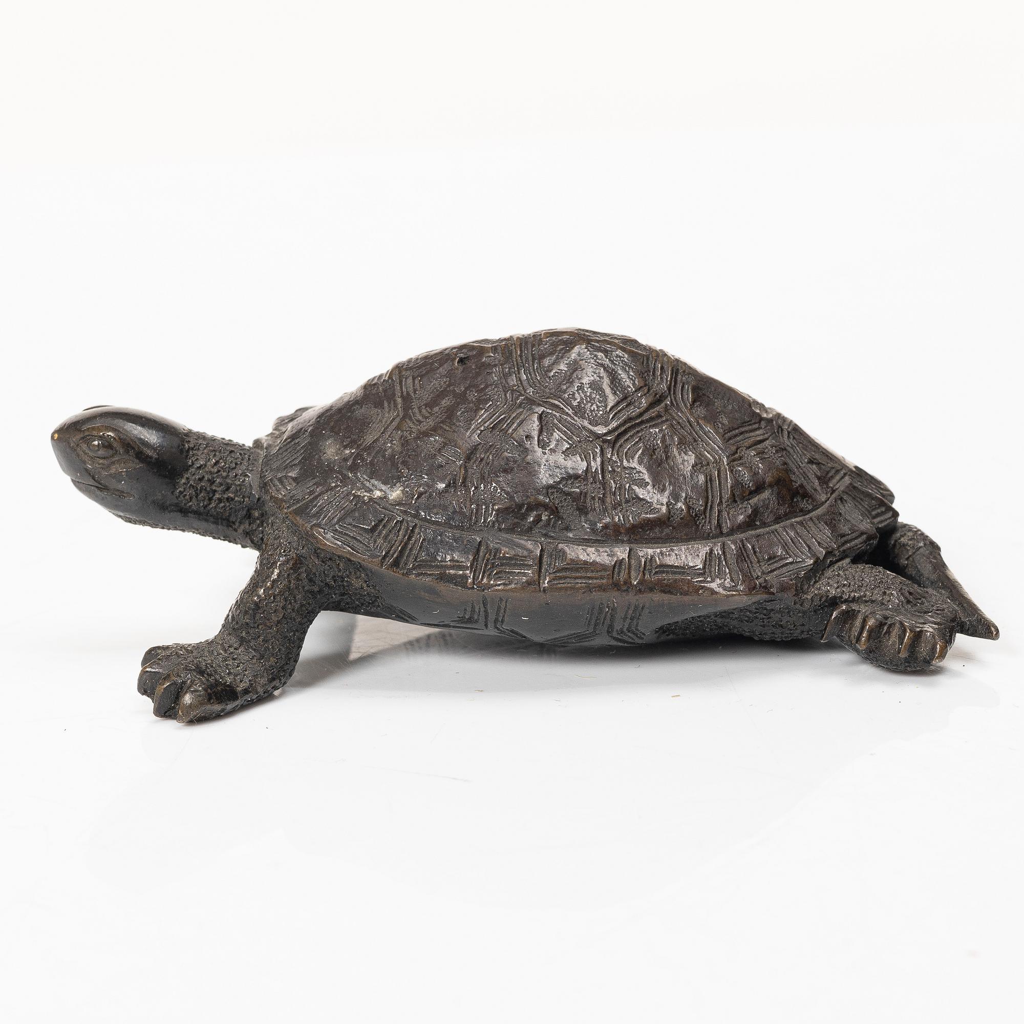 A bronze okimono, Japan, Meiji (1868-1912).