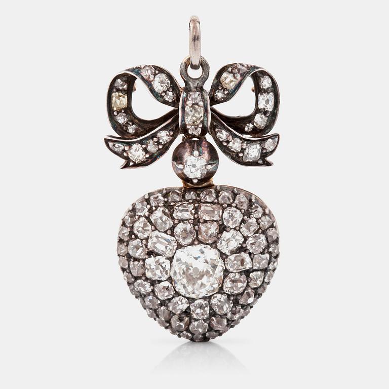 HÄNGE/MEDALJONG, hjärtformat med gammalslipade diamanter, öppningsbart. Mittsten ca 1.00 ct. 1800-talets andra hälft.