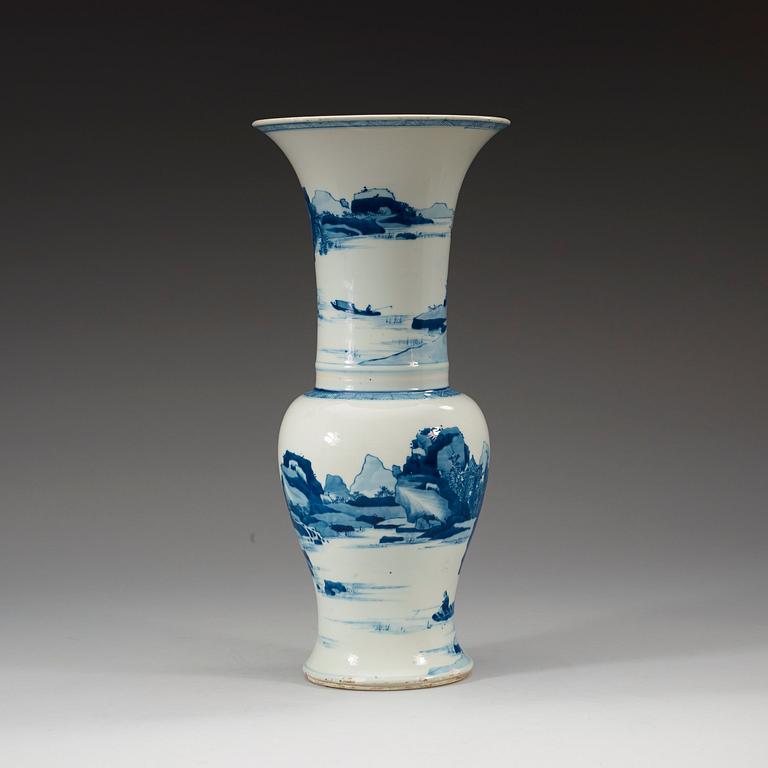 VAS, porslin. Qing dynastin, Kangxi (1662-1722).