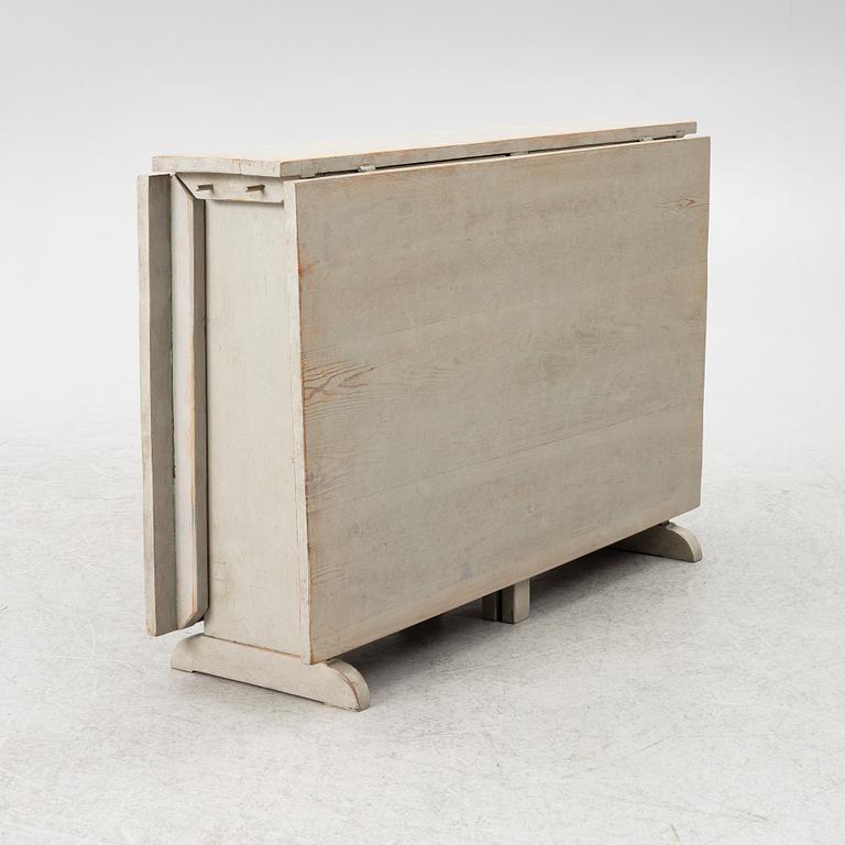 Dining table, 19th century.