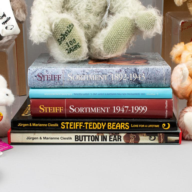 STEIFF, a collection of 6 collectors bears, 15 minibears, five books and one poster.