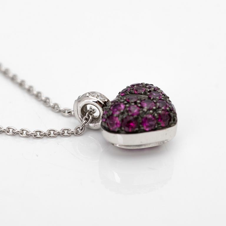 Necklace, 18K white gold, with a heart-shaped pendant in black rhodium-plated white gold set with rubies and brilliant-cut diamonds.