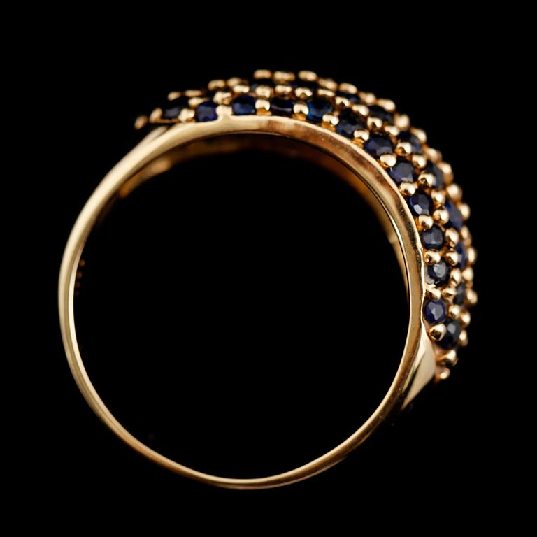 RING, 14 k guld, blå safirer tot ca 2.50 ct. Vikt ca 5 g.