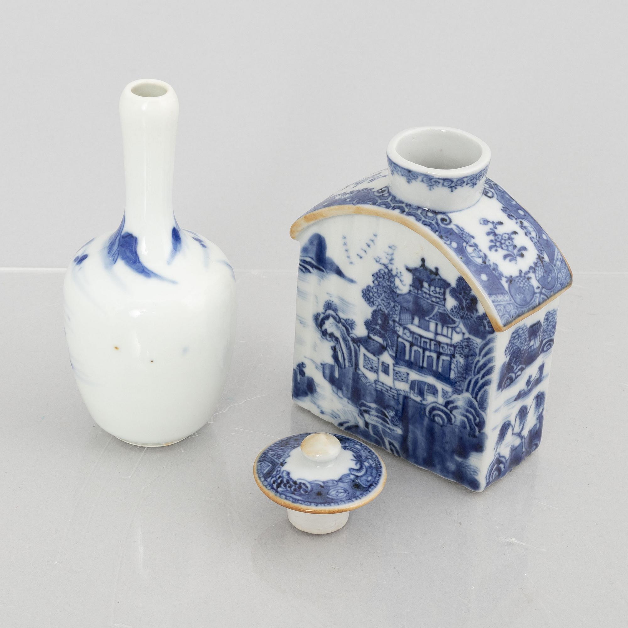 A set of 13 porcelain pieces, China, Qing dynasty, 18th century - early 20th century.