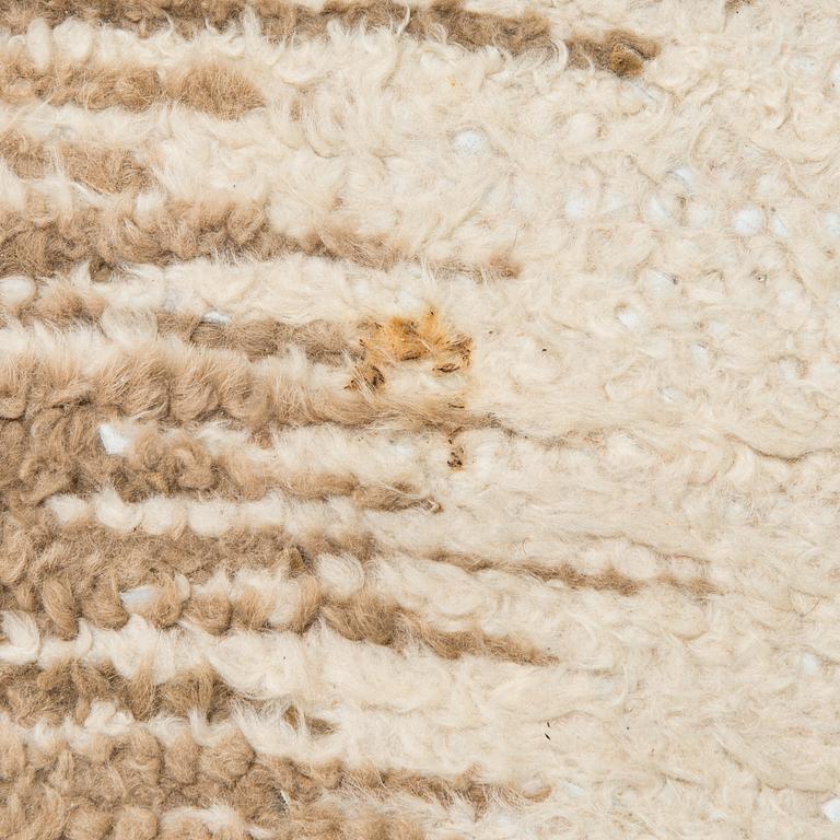 Matto/ Lampaankarvamatto, Furcarpet. Noin 300x200 cm.