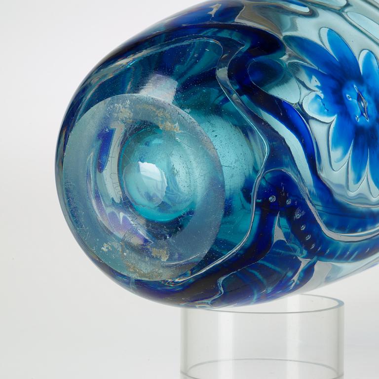 An Edvin Öhrström 'Ariel' glass vase, Orrefors 1944.