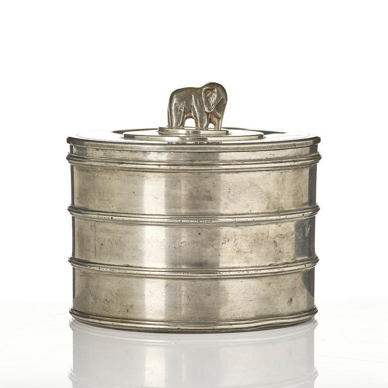 Sylvia Stave, burk med lock, modell 5278, C.G. Hallberg, Stockholm, 1933.