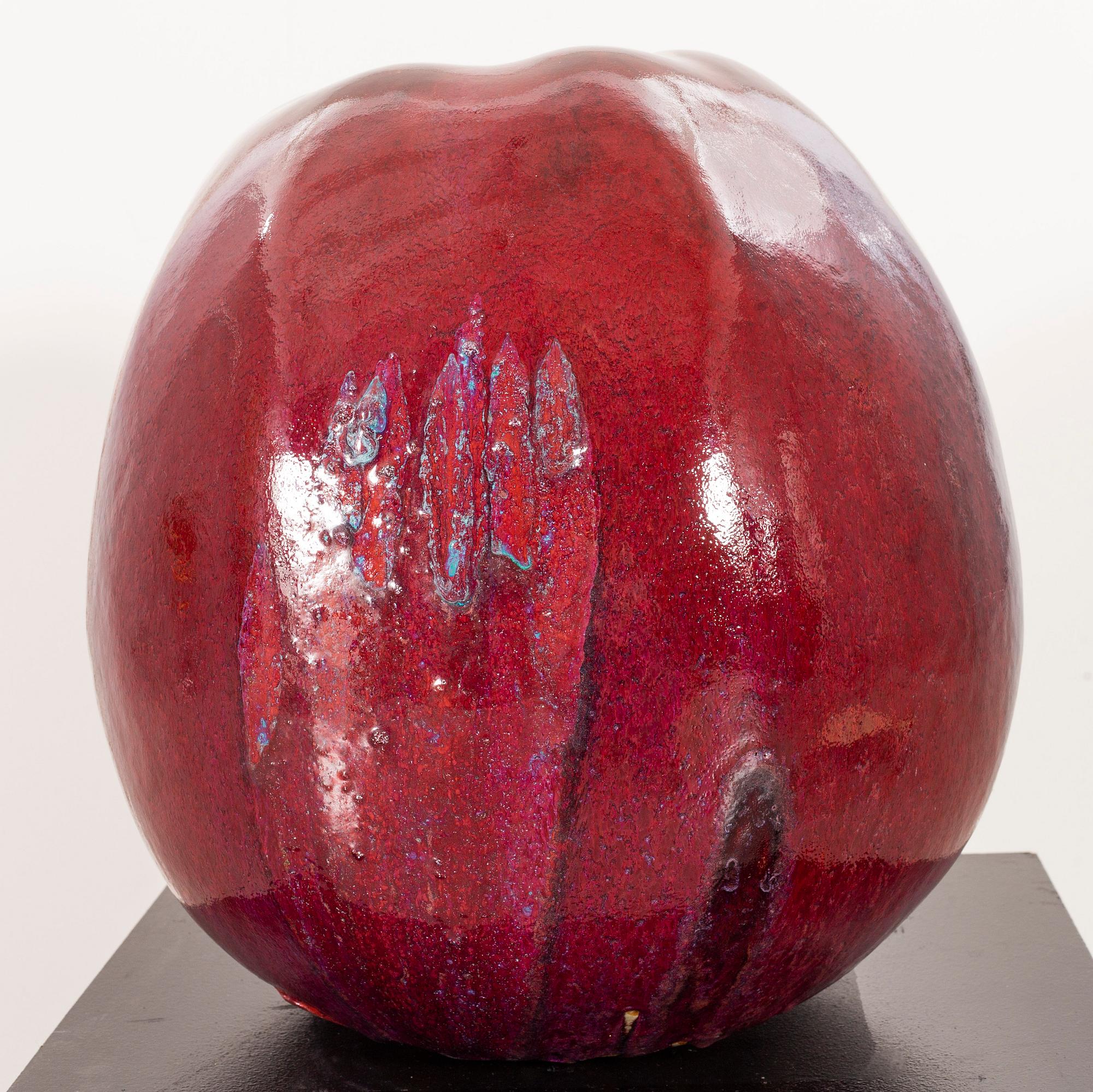 ULLA & GUSTAV KRAITZ, a glazed stoneware sculpture of an apple, Fogdarp, Förslöv, Sweden 2005.