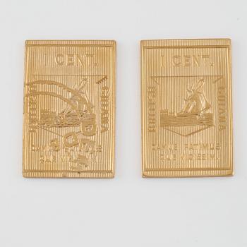 PLAKETTER, 2 st, guld, Tyskland, 1900-talets andra hälft, vikt 20 g.