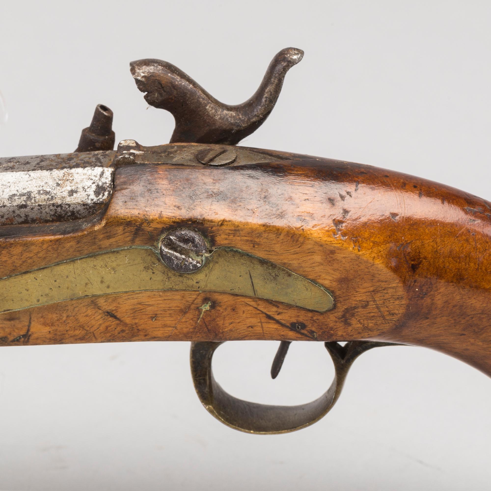 A SET OF 2 PERCUSSION LOCK PISTOLS.