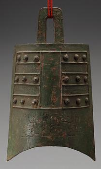 A archaistic bronze bell, presumably Ming dynasty (1368-1644).