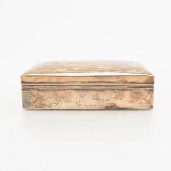 A Swedish 20th century silver cigarette case mark of CG Hallberg Stockholm 1914, total.