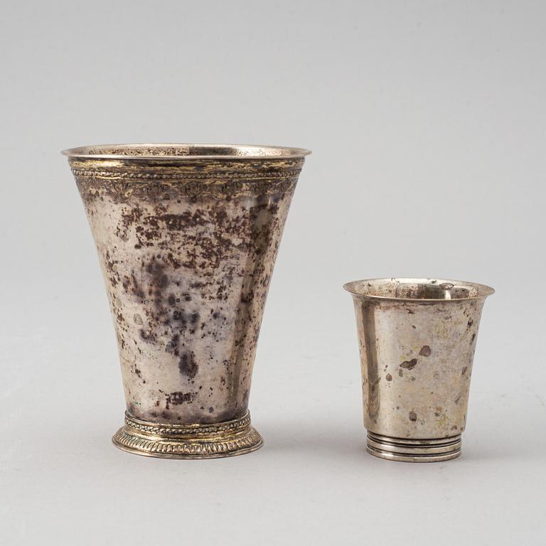 Thomas Beckman d.y. (1727-1759), bägare, silver, Örebro samt dosa och kopp, silver, 1800/1900-tal.