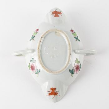 A famille rose Chinese Export sauce boat, Qing dynasty, Qianlong (1736-95).
