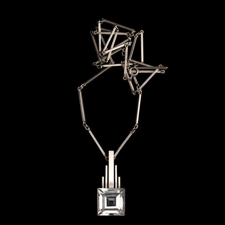 COLLIER, sterlingsilver med fasettslipad bergskristall, Stigbert för Heribert Engelbert, Stockholm, 1944. Vikt 21 g.