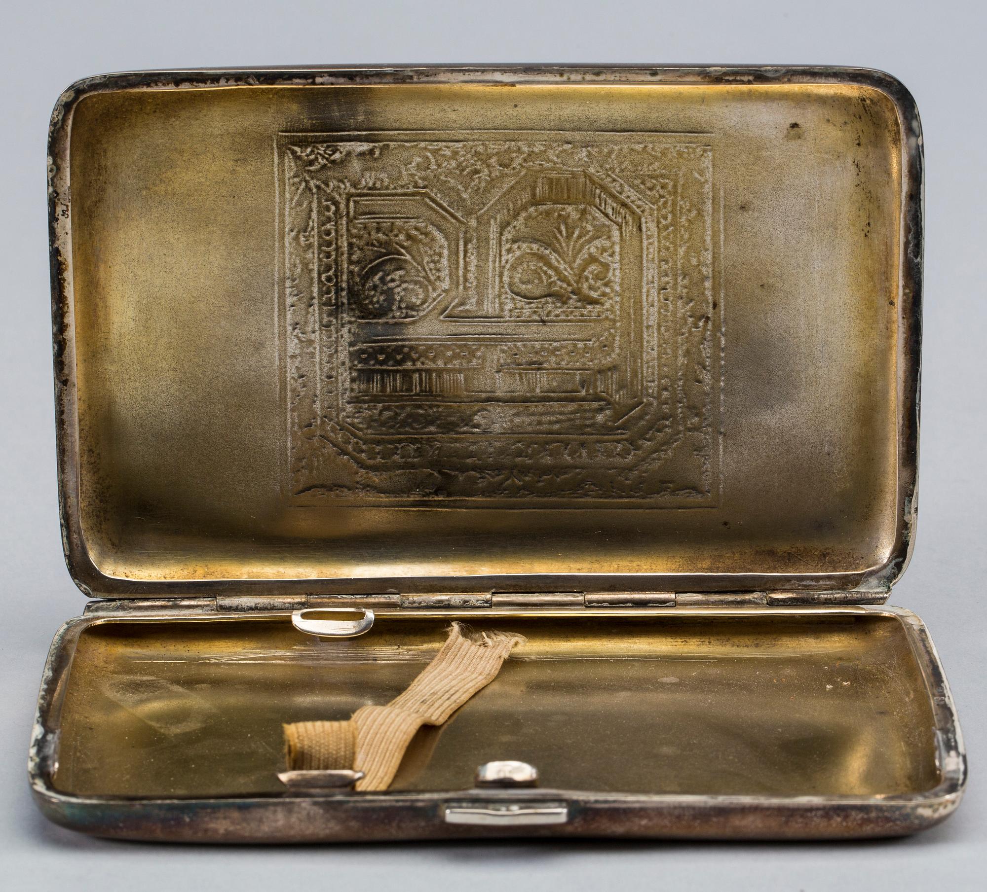 CIGARETTETUI, silver, svenska importstämplar, vikt ca 140 g.