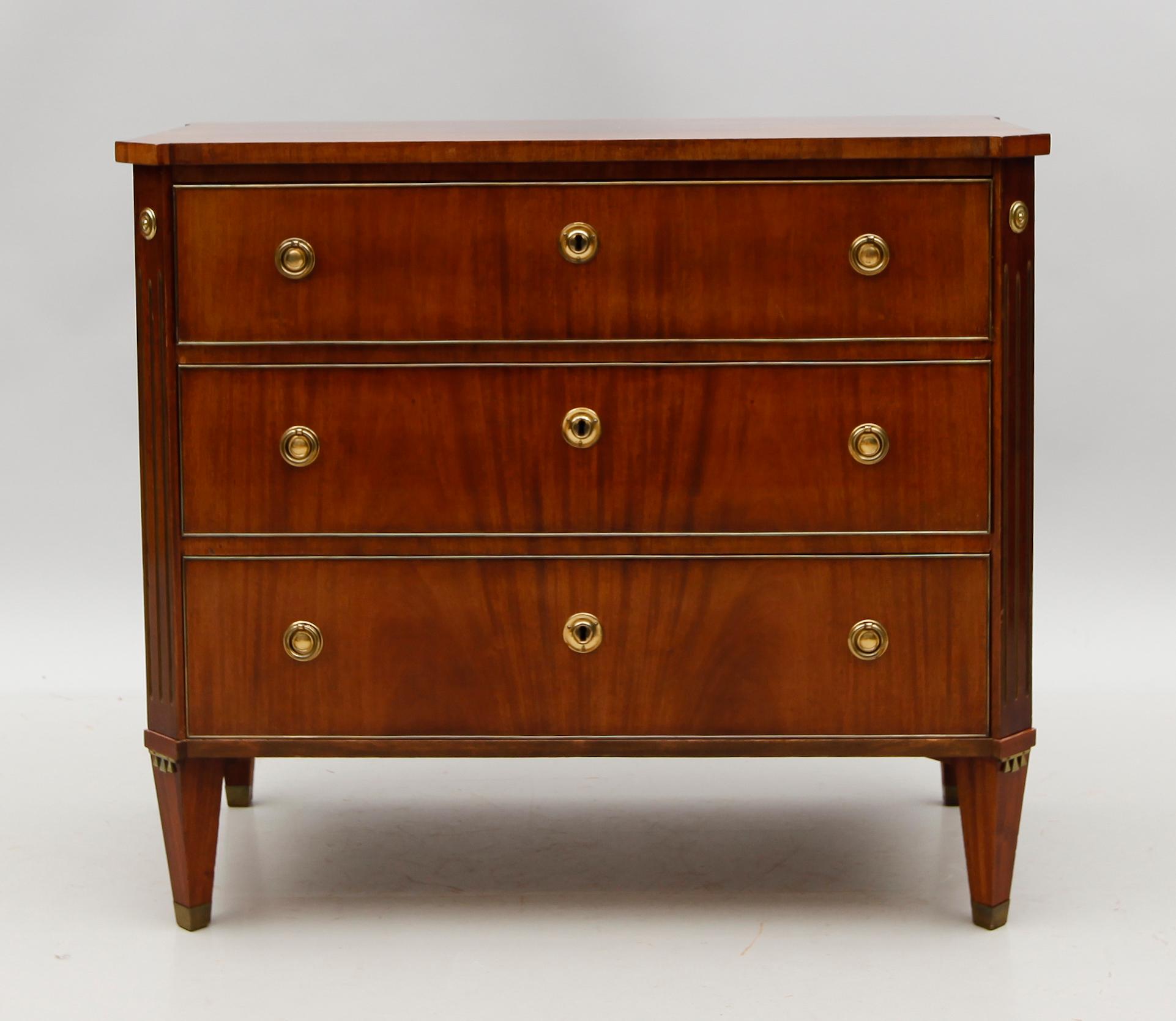 BYRÅ, gustaviansk stil, 1900-talets första hälft.