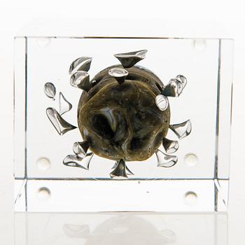 OIVA TOIKKA, AN ANNUAL CUBE, signed Oiva Toikka, Nuutajärvi 1979, numbered 872/2000.