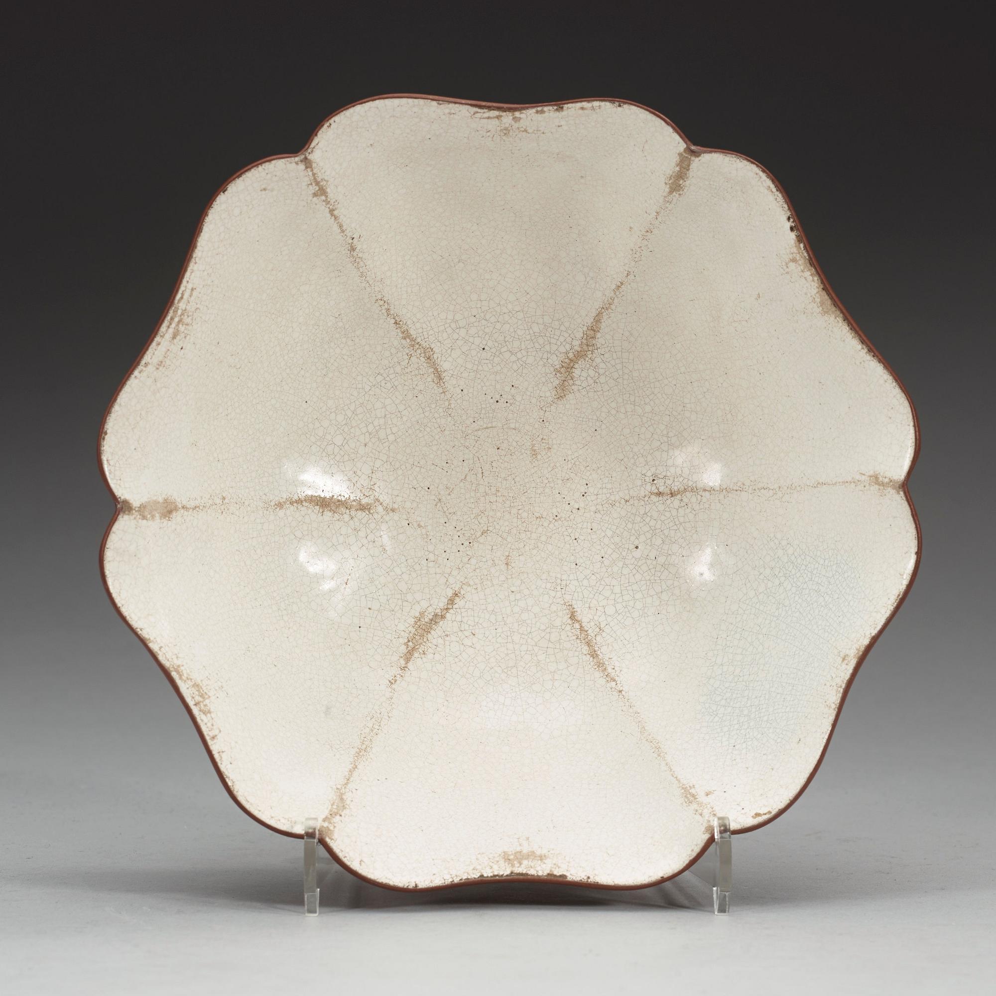 A Yixing, Lotus shaped bowl, Qing dynasty, 19th Century.