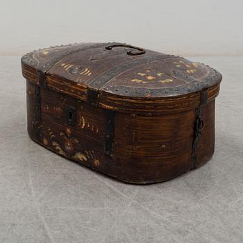 A 19th century coffer. - Bukowskis