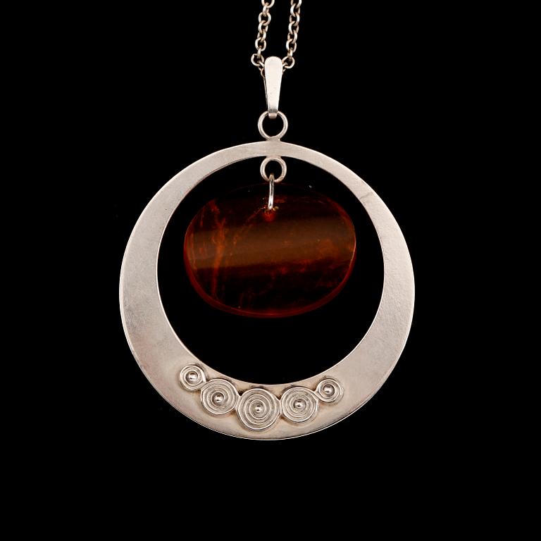 HÄNGE SAMT 2 RINGAR, silver, bärnsten, Ryssland, 1900-talets andra hälft.