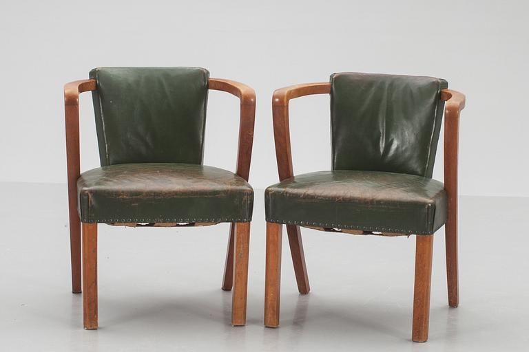 KARMSTOLAR, ett par, Svenska Möbelfabriken, 1900-talets första hälft.