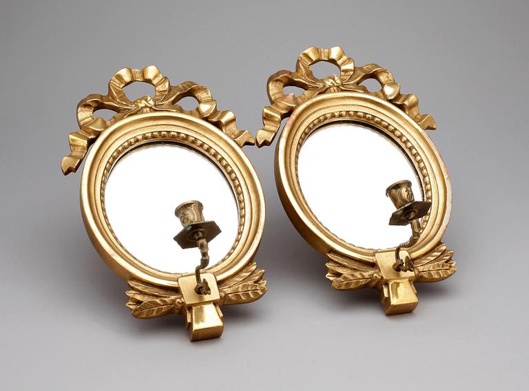 SPEGELLAMPETTER, ett par, gustaviansk stil. 1900-talets andra hälft.