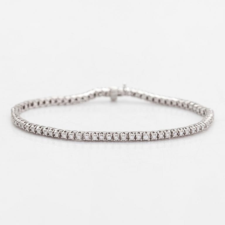 A 14K whitegold tennis bracelet, brilliant-cut diamonds totalling aprox. 1.12 ct according to engraving. Finnish marks.