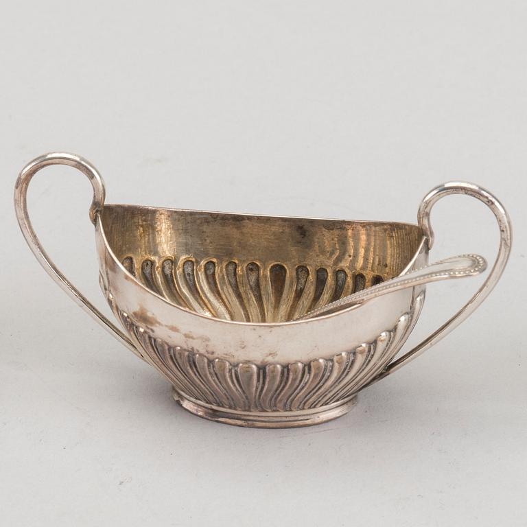 An English set of four silver salters with spoons mark of James Dixon & sons Sheffield 1895, weight 166 gr.