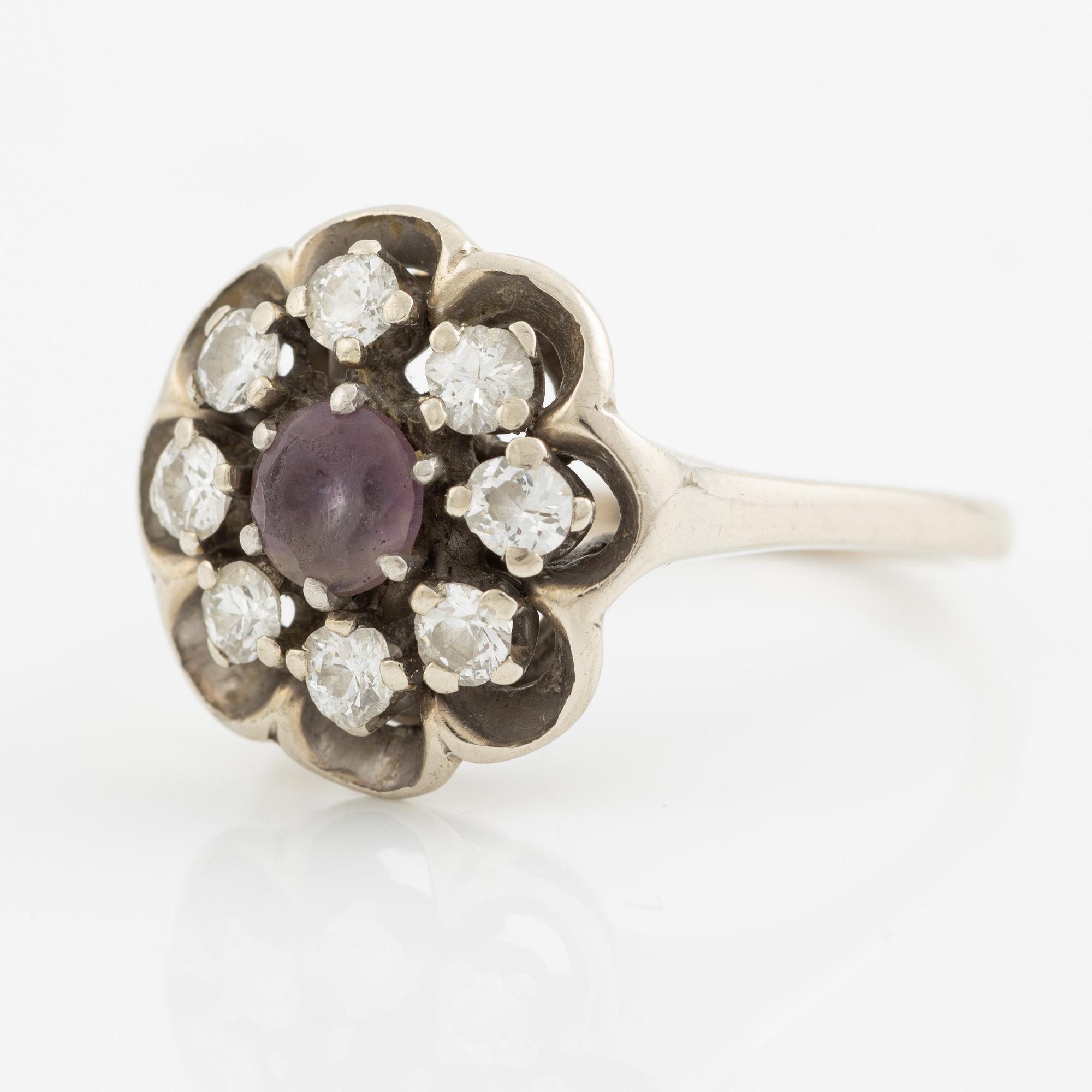 Ring, 14K gold with brilliant-cut diamonds and amethyst.
